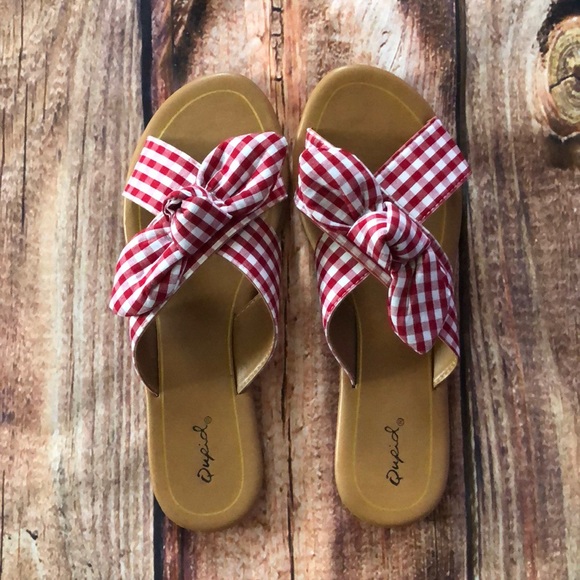 Only size 10 left! Slip on sandals 🌷🌷 - Picture 3 of 6